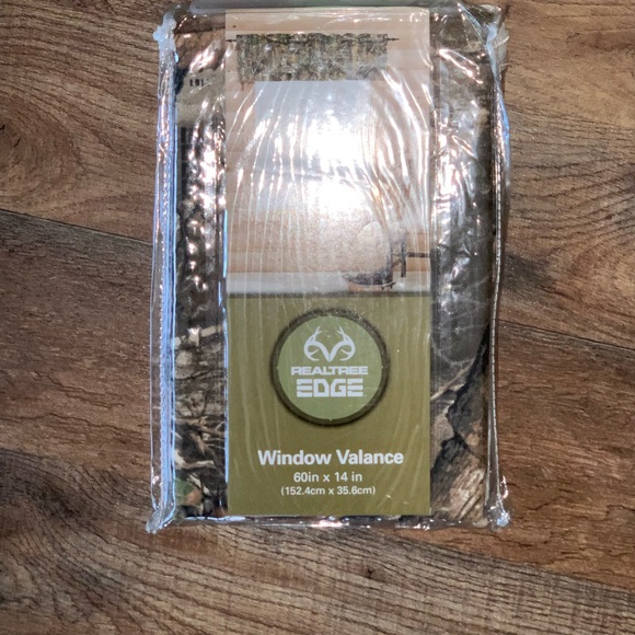 Realtree Edge 60” x 24” camouflage window valance curtain drapes man cave - Picture 2 of 4